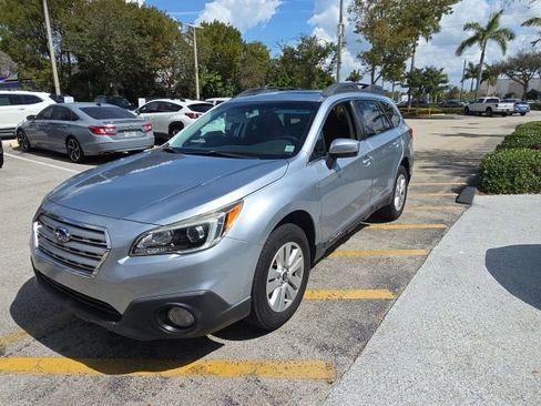 Used 2017 Subaru Outback 2.5i Premium image 2