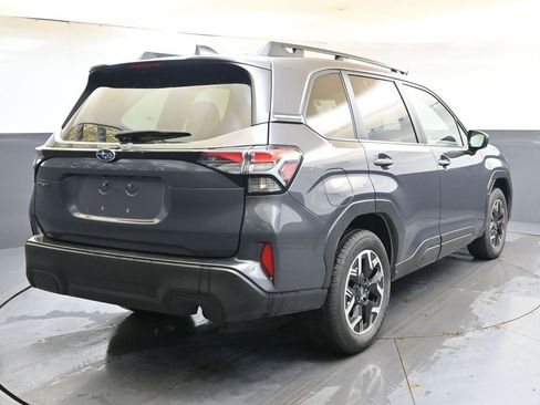 Used 2025 Subaru Forester Premium AWD/4WD image 5
