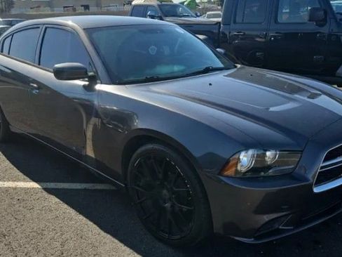 Used 2014 Dodge Charger SE RWD image 1