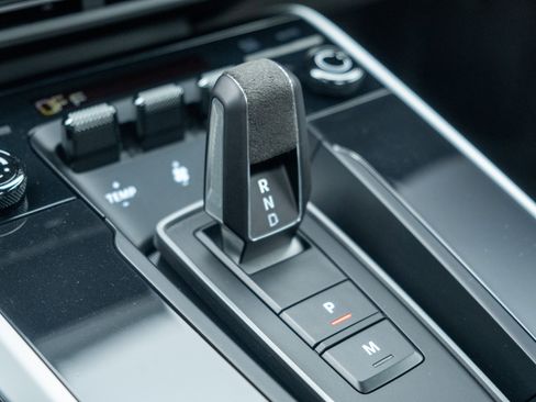 Certified 2024 Porsche 911 Dakar image 36