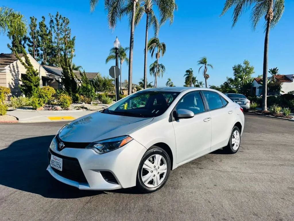Used 2016 Toyota Corolla LE FWD image 3