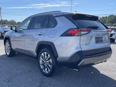 Used 2019 Toyota RAV4 Limited image 4