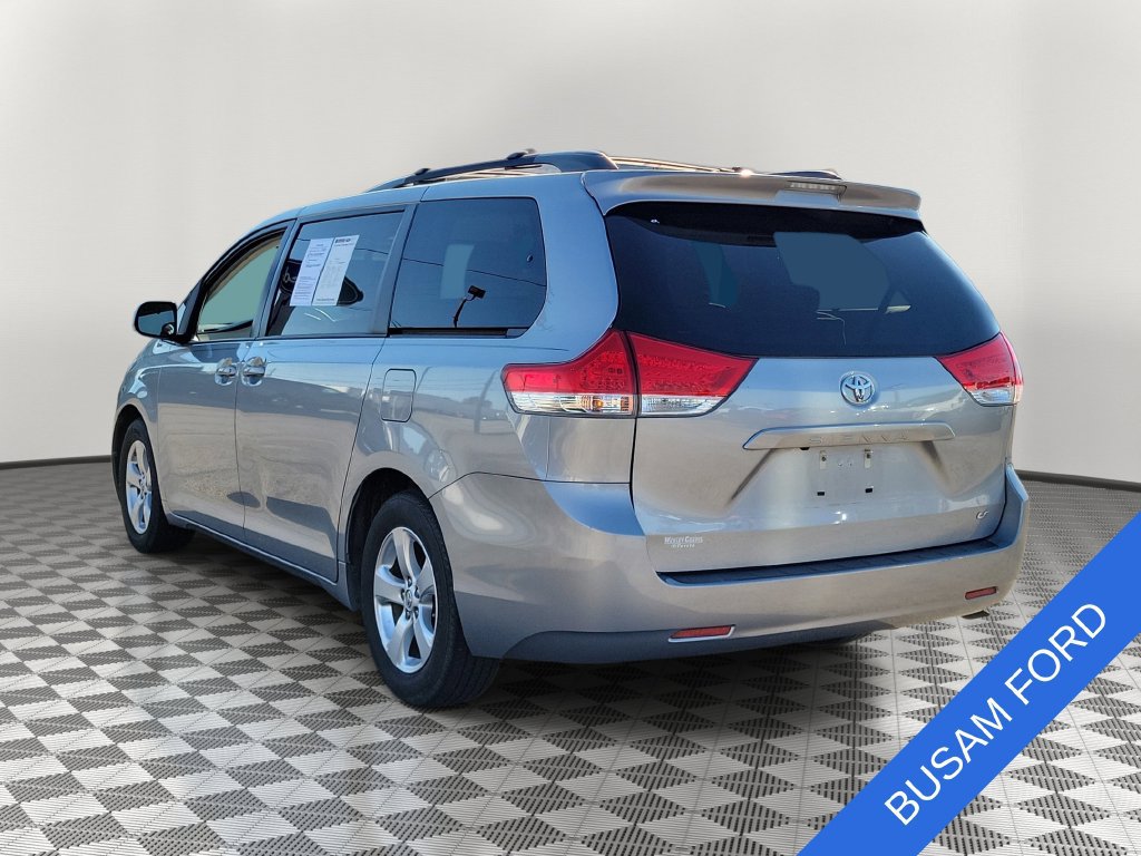 Used 2014 Toyota Sienna LE FWD image 3