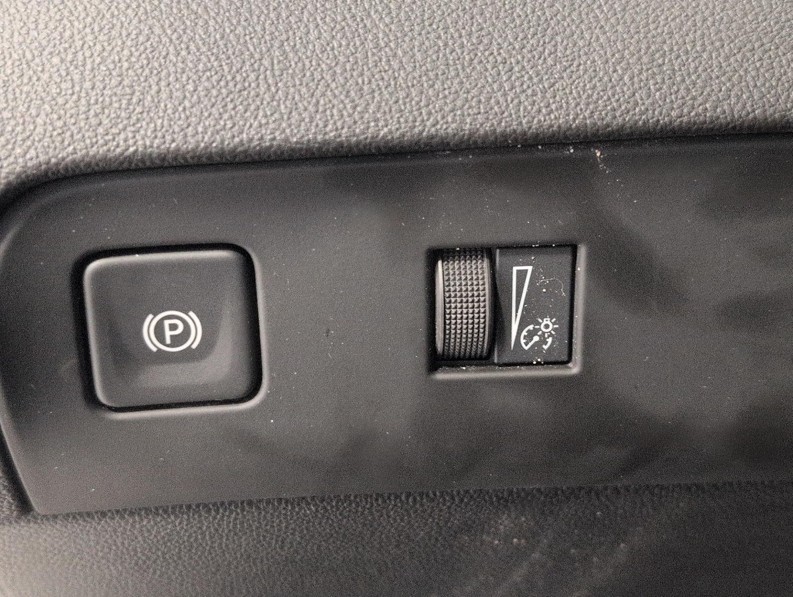 Used 2023 Buick Enclave Essence w/ LPO, Floor Liner Package AWD/4WD image 10