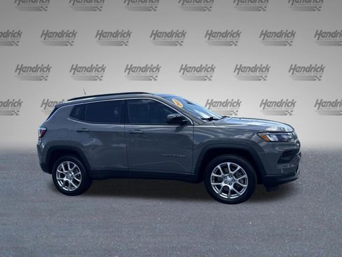 Used 2023 Jeep Compass Latitude AWD/4WD image 11