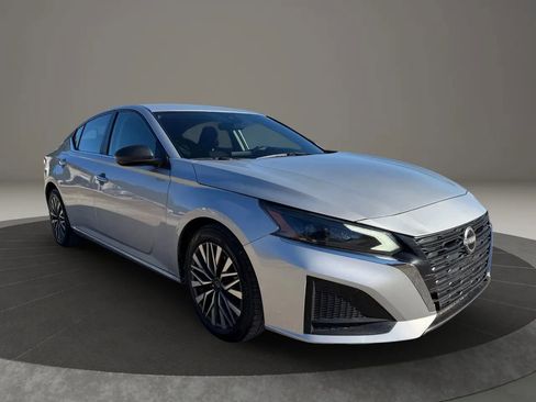 Used 2023 Nissan Altima 2.5 SV image 7