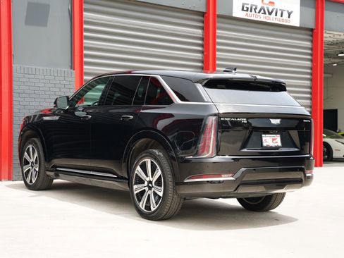 Used 2025 Cadillac Escalade IQ Luxury 2 w/ LPO, Premium Carpet Package AWD/4WD image 11