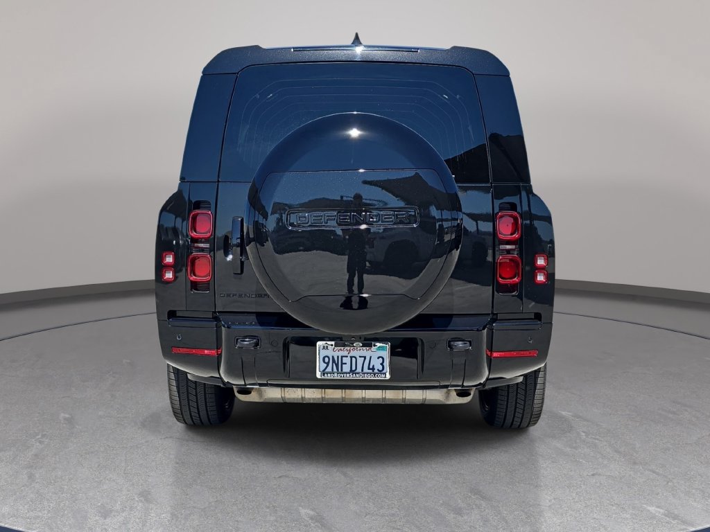 Certified 2024 Land Rover Defender 130 X-Dynamic SE AWD/4WD image 6