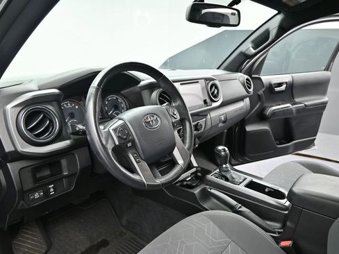 Used 2016 Toyota Tacoma TRD Off-Road w/ Towing Package RWD image 11