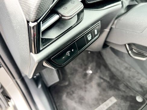 Used 2024 Kia Niro EX image 13