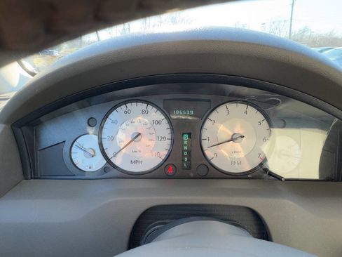 Used 2010 Chrysler 300 Touring image 13