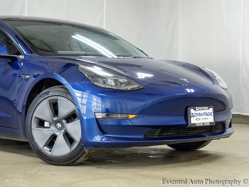 Used 2023 Tesla Model 3 Standard Range image 3