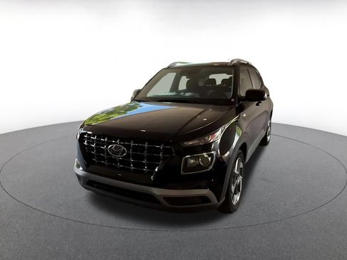 Used 2025 Hyundai Venue SEL FWD image 7