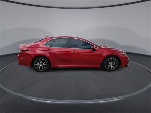 Used 2023 Toyota Camry SE image 5