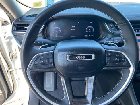 Used 2023 Jeep Grand Cherokee L Limited AWD/4WD image 10