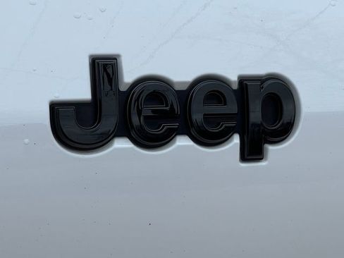 Used 2023 Jeep Grand Cherokee L Laredo image 49