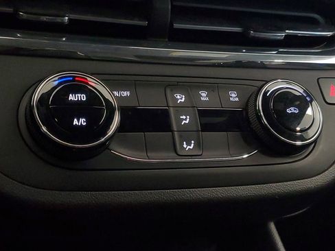 Used 2025 Buick Envista Preferred image 21