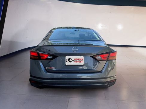 Used 2025 Nissan Altima 2.5 SV image 4