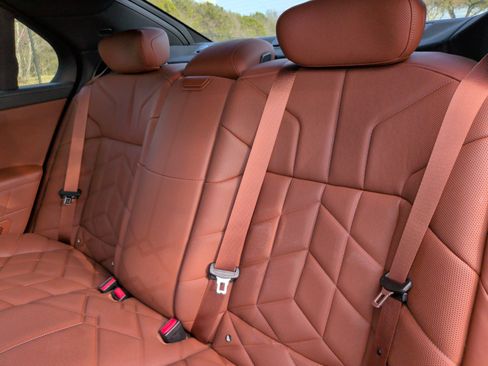 Certified 2023 BMW 760i xDrive w/ Executive Package image 36