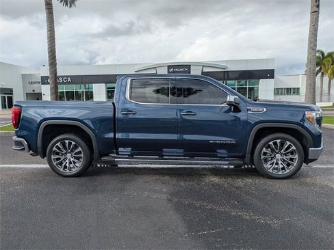 Used 2021 GMC Sierra 1500 SLE w/ Preferred Package image 2
