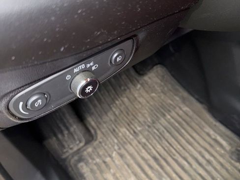 Used 2019 Chevrolet Equinox Premier image 10