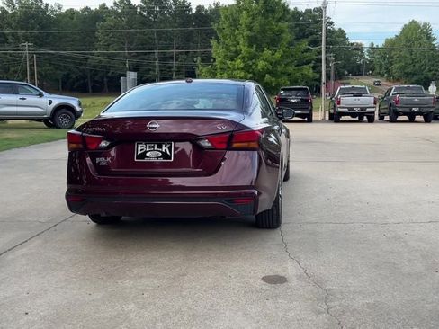 Used 2024 Nissan Altima 2.5 SV image 6