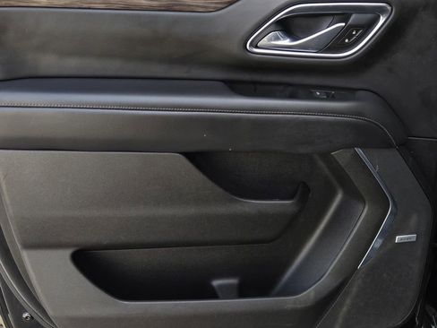 Used 2021 Chevrolet Suburban LT w/ LT Signature Package image 13