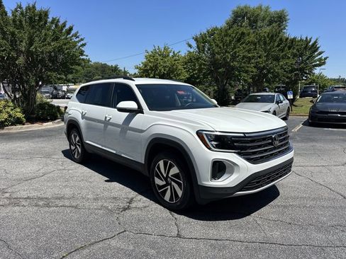 Used 2024 Volkswagen Atlas SE FWD image 4