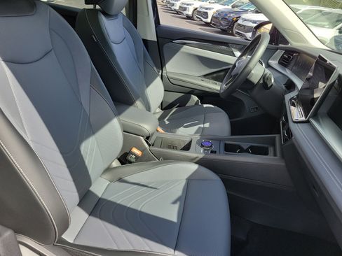 New 2026 Volkswagen Tiguan SE image 6