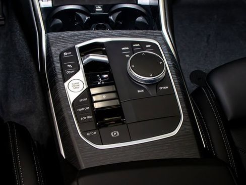 Used 2025 BMW 230i xDrive Coupe image 18