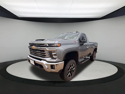 Used 2024 Chevrolet Silverado 2500 LT w/ Convenience Package AWD/4WD image 3