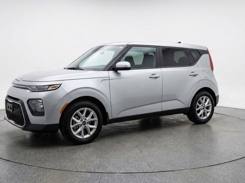Used 2025 Kia Soul LX w/ LX Technology Package image 3