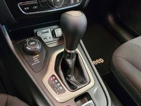 Used 2016 Jeep Cherokee Latitude w/ Safety/Convenience Group image 23