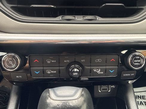 Used 2023 Jeep Compass Limited w/ Sun and Sound Group AWD/4WD image 19