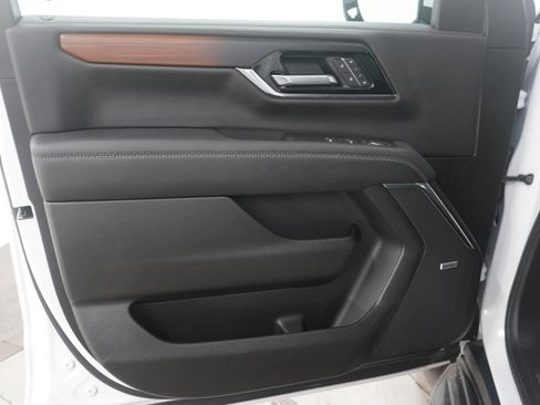 Used 2025 GMC Yukon Denali AWD/4WD image 23