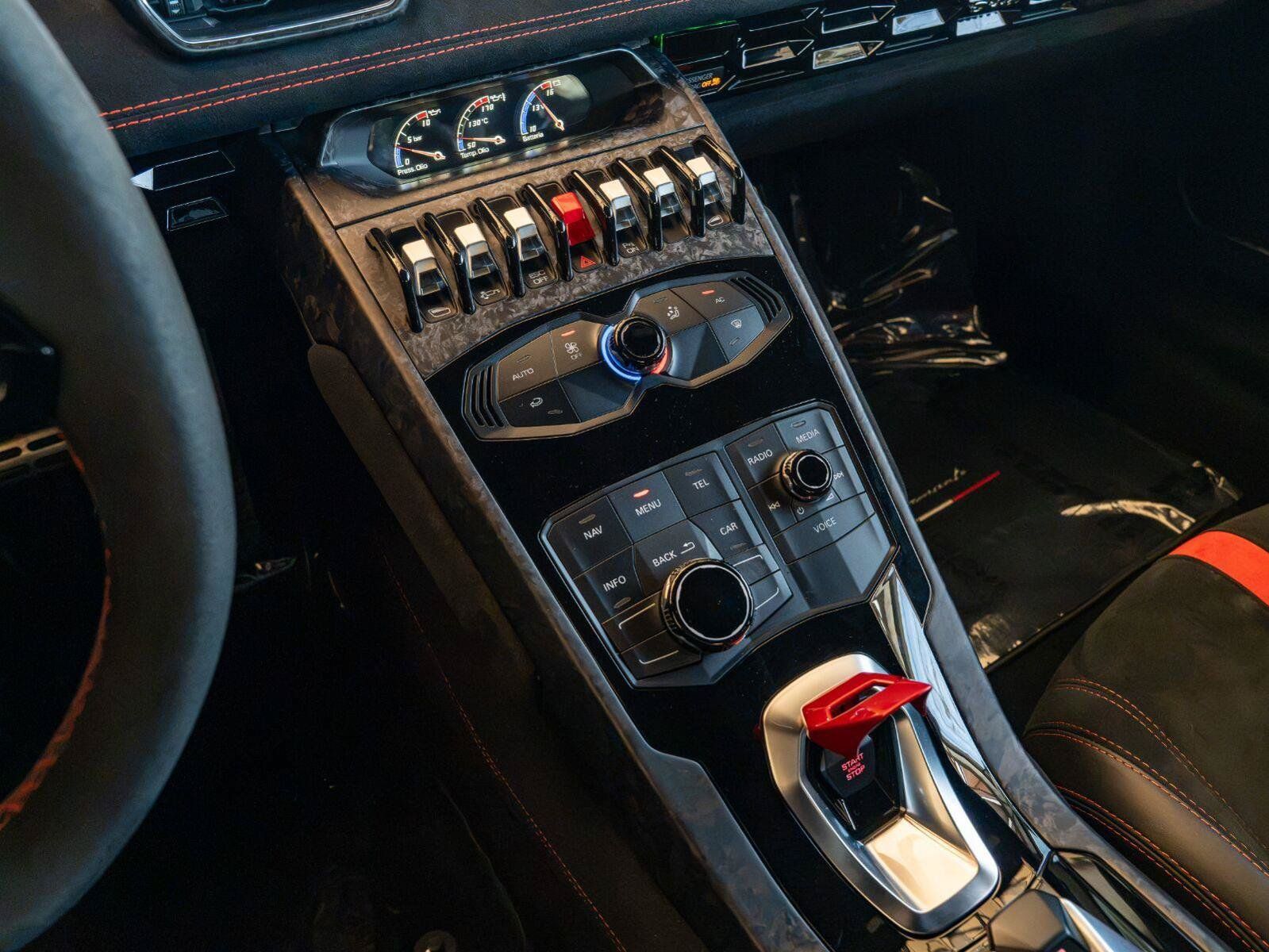 Used 2018 Lamborghini Huracan Performante AWD/4WD image 60