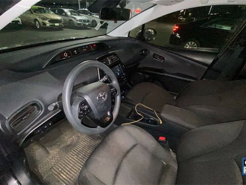 Used 2022 Toyota Prius LE image 5