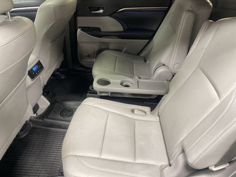 Used 2016 Toyota Highlander Limited FWD image 32