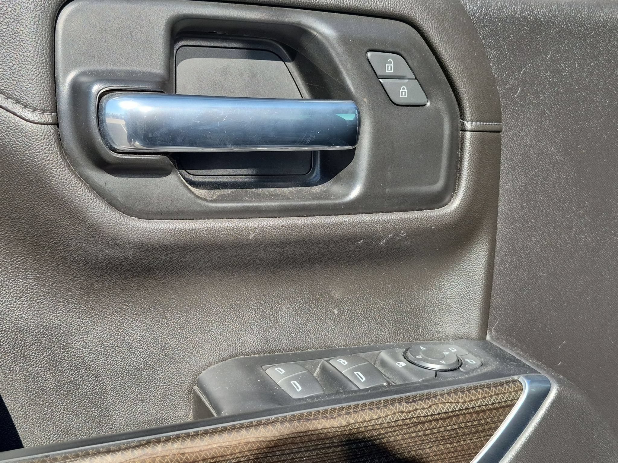 Used 2021 Chevrolet Silverado 1500 LT RWD image 12