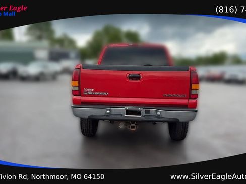 Used 2000 Chevrolet Silverado 2500 LS w/ Firm Ride Suspension Pkg AWD/4WD image 5
