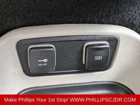 Used 2017 Chrysler Pacifica Touring w/ Tire & Wheel Group FWD image 22