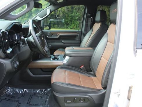 Used 2024 Chevrolet Silverado 2500 High Country w/ Z71 Off-Road Package AWD/4WD image 17