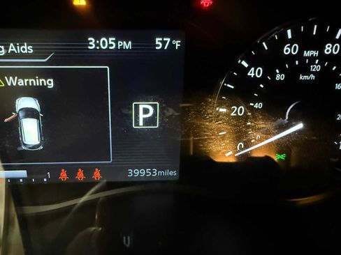 Used 2021 Nissan Kicks SV image 35