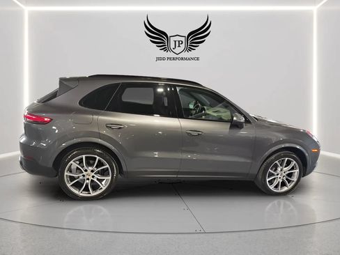 Used 2023 Porsche Cayenne AWD/4WD image 8