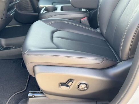 New 2026 Chrysler Pacifica Select image 14