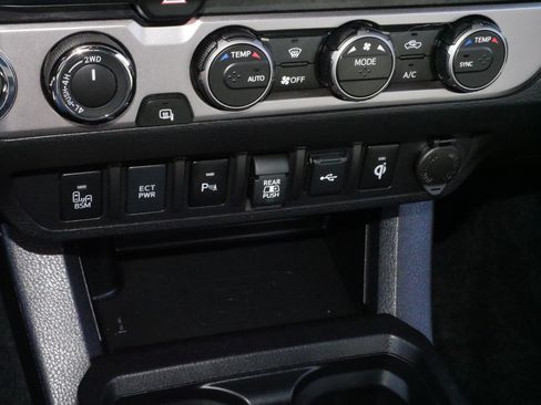 Used 2023 Toyota Tacoma Limited image 24