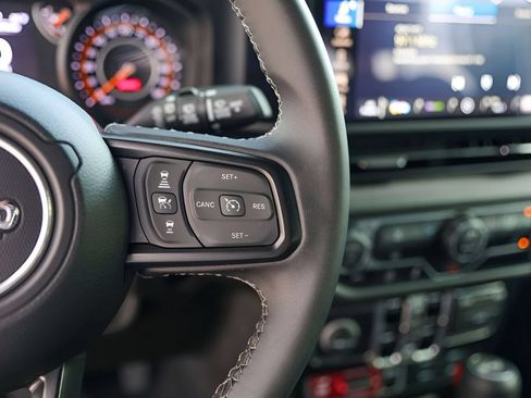 Used 2025 Jeep Wrangler Unlimited Sport AWD/4WD image 13