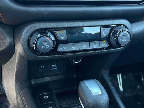 Used 2023 Nissan Kicks SR w/ SR Premium Package FWD image 13