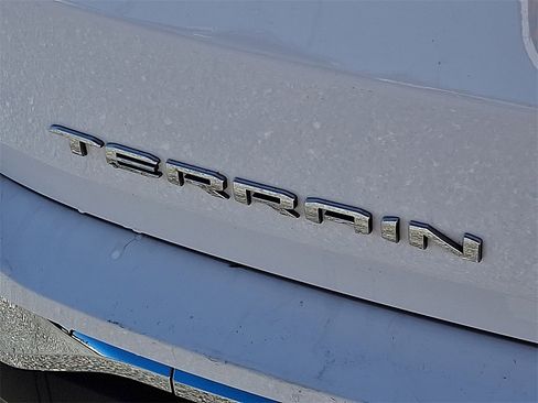 Used 2024 GMC Terrain SLT image 31