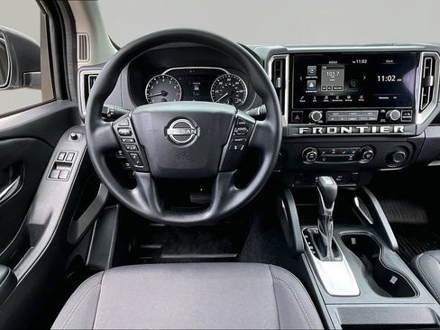 Used 2025 Nissan Frontier SV RWD image 5